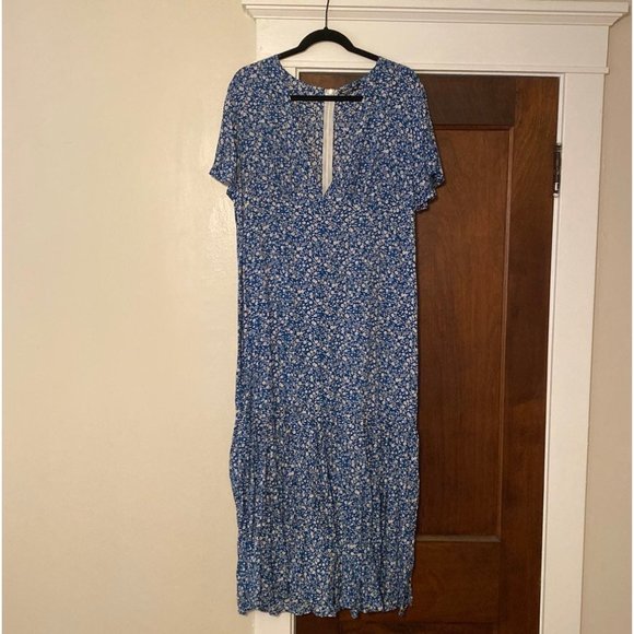 SHEIN Dresses & Skirts - Plus Size Plunging Neck Midi Dress